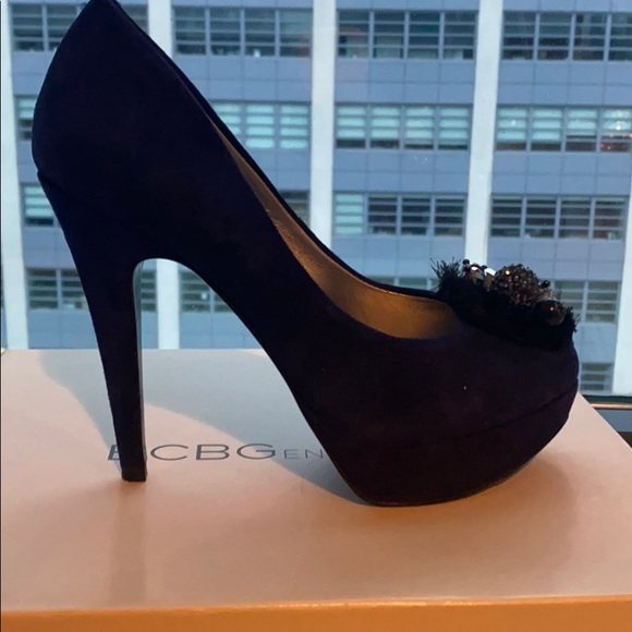 BCBGeberation- Dark Navy Heels - size 6 - Picture 8 of 9